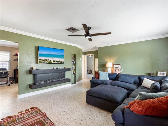 5521 Shaddelee LN W, Fort Myers, FL 33919
