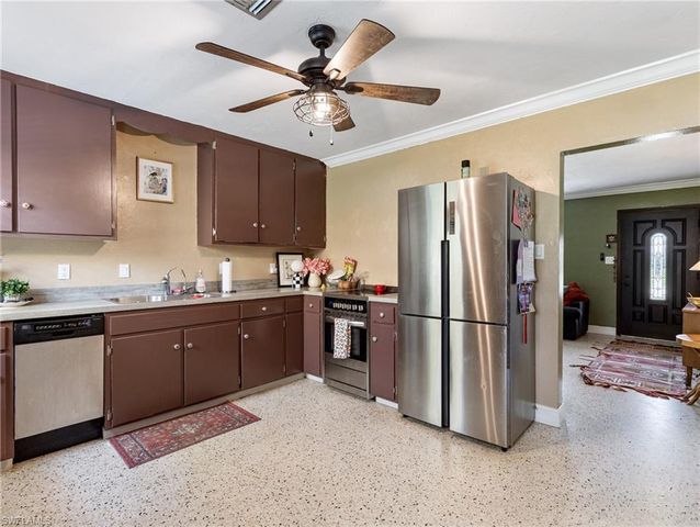 5521 Shaddelee LN W, Fort Myers, FL 33919