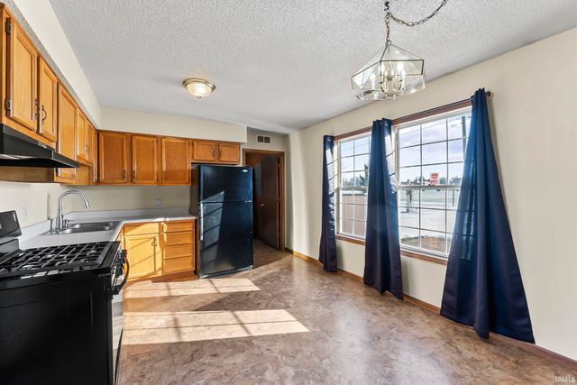 1306 Sunnyglenn Court, Bluffton, IN 46714