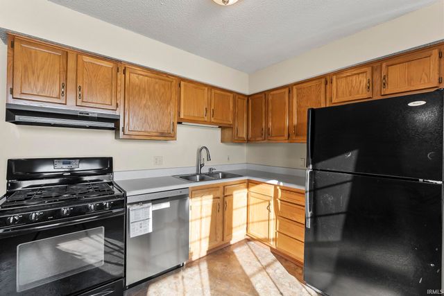 1306 Sunnyglenn Court, Bluffton, IN 46714