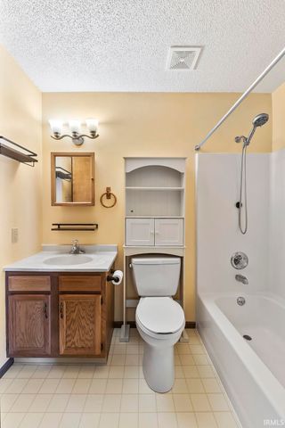 1306 Sunnyglenn Court, Bluffton, IN 46714