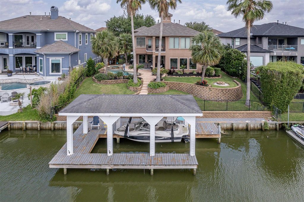 2938 N Island Drive, Seabrook, TX 77586