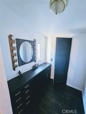 15401 Saticoy Street, Van Nuys (los Angeles), CA 91406