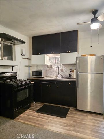 15401 Saticoy Street, Van Nuys (los Angeles), CA 91406