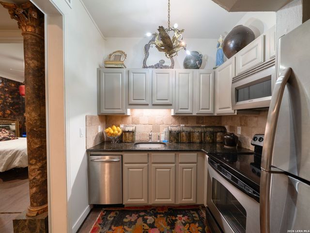 7707 Broadway Apt 19A, San Antonio, TX 78209