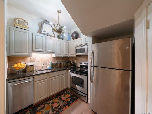 7707 Broadway Apt 19A, San Antonio, TX 78209