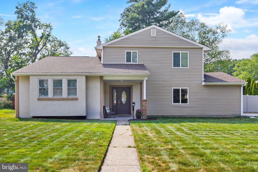 391 REGINA AVE, Hamilton, NJ 08619