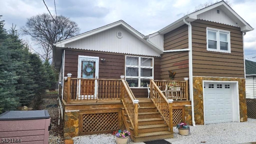 106 Maxim Dr, Hopatcong Boro, NJ 07843