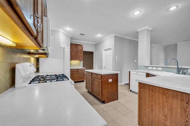 951 Fife Drive, Conroe, TX 77301