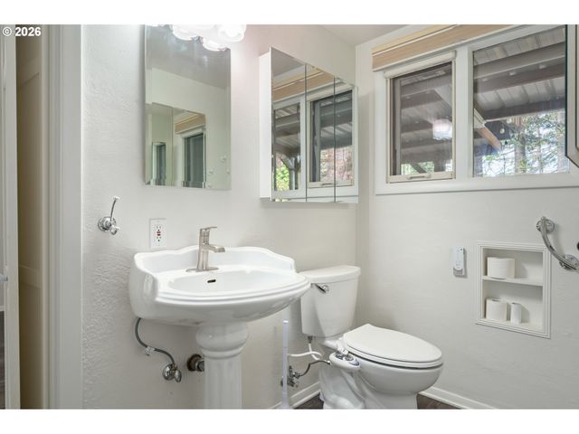 1355 PAIGE Ave, Eugene, OR 97405