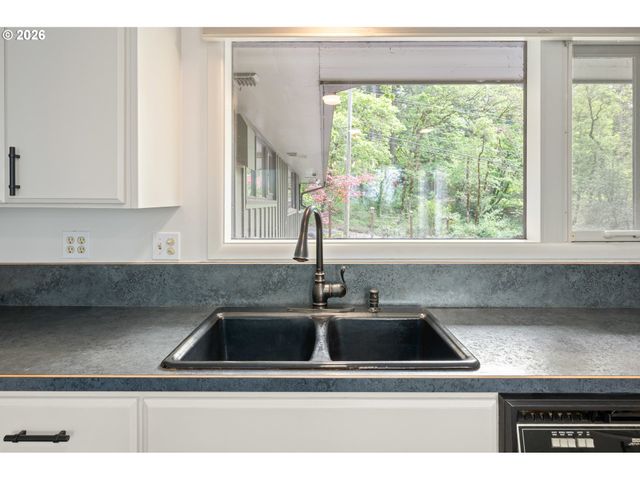 1355 PAIGE Ave, Eugene, OR 97405