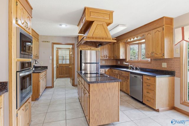 172 Country Road NW, Huntsville, AL 35806