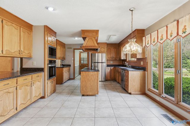 172 Country Road NW, Huntsville, AL 35806