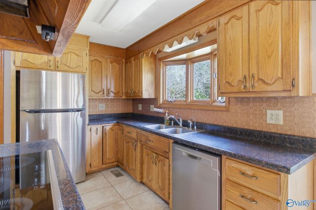 172 Country Road NW, Huntsville, AL 35806