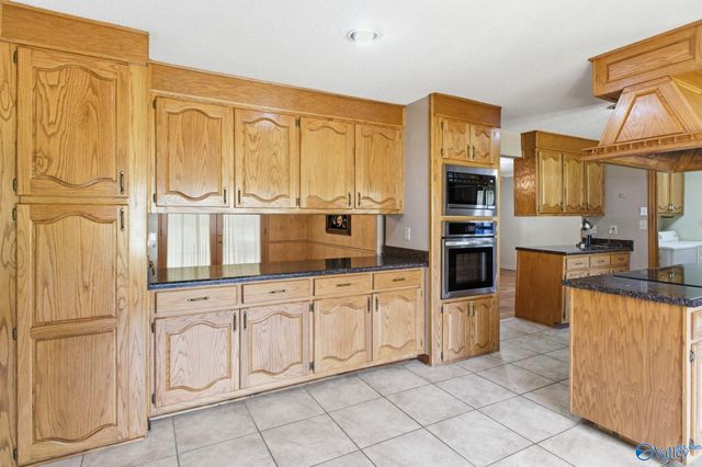 172 Country Road NW, Huntsville, AL 35806