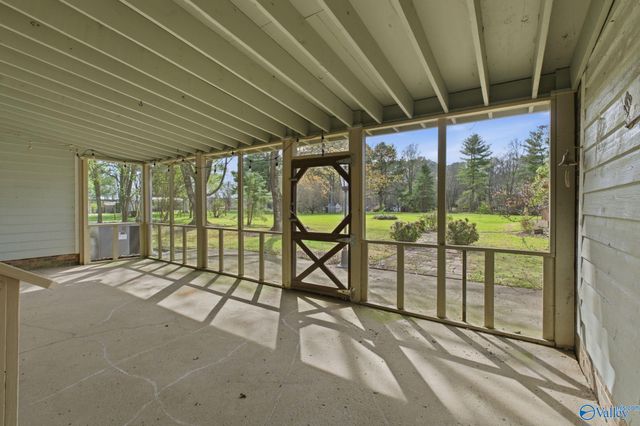 172 Country Road NW, Huntsville, AL 35806