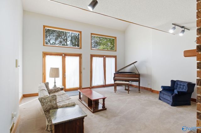 172 Country Road NW, Huntsville, AL 35806