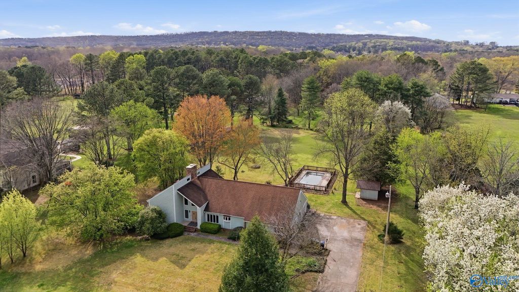 172 Country Road NW, Huntsville, AL 35806
