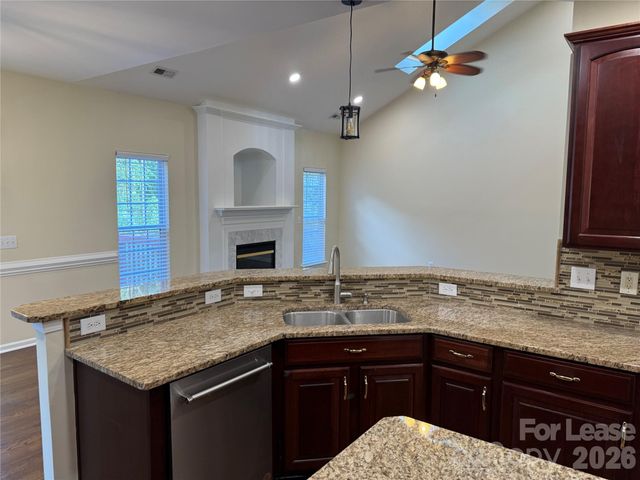 10822 Chamberlain Hall Court, Charlotte, NC 28277