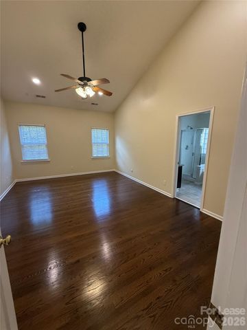 10822 Chamberlain Hall Court, Charlotte, NC 28277