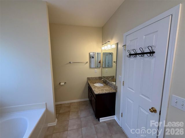 10822 Chamberlain Hall Court, Charlotte, NC 28277