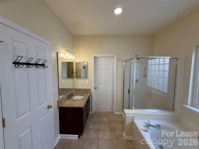 10822 Chamberlain Hall Court, Charlotte, NC 28277