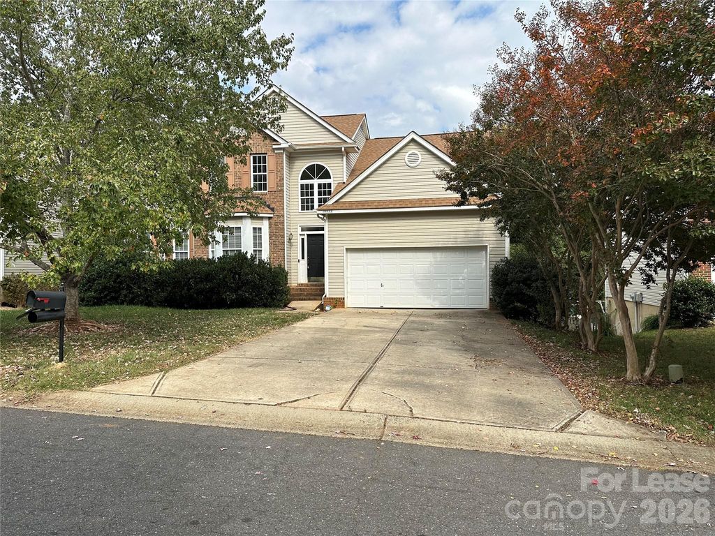 10822 Chamberlain Hall Court, Charlotte, NC 28277