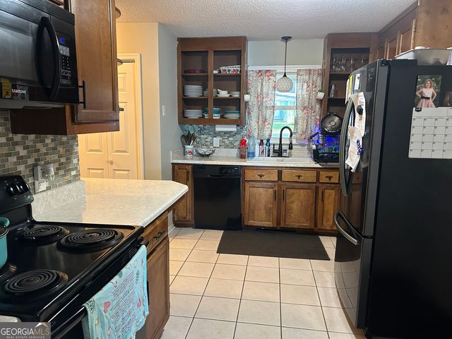 1054 N Plantation Parkway, Macon, GA 31220