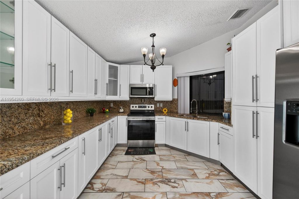 Image 18 of property listing at 17307 SW 115th Ave, Miami, FL 33157