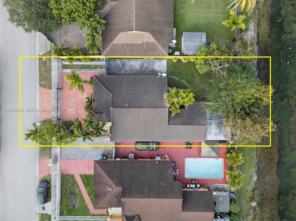 Image 3 of property listing at 17307 SW 115th Ave, Miami, FL 33157