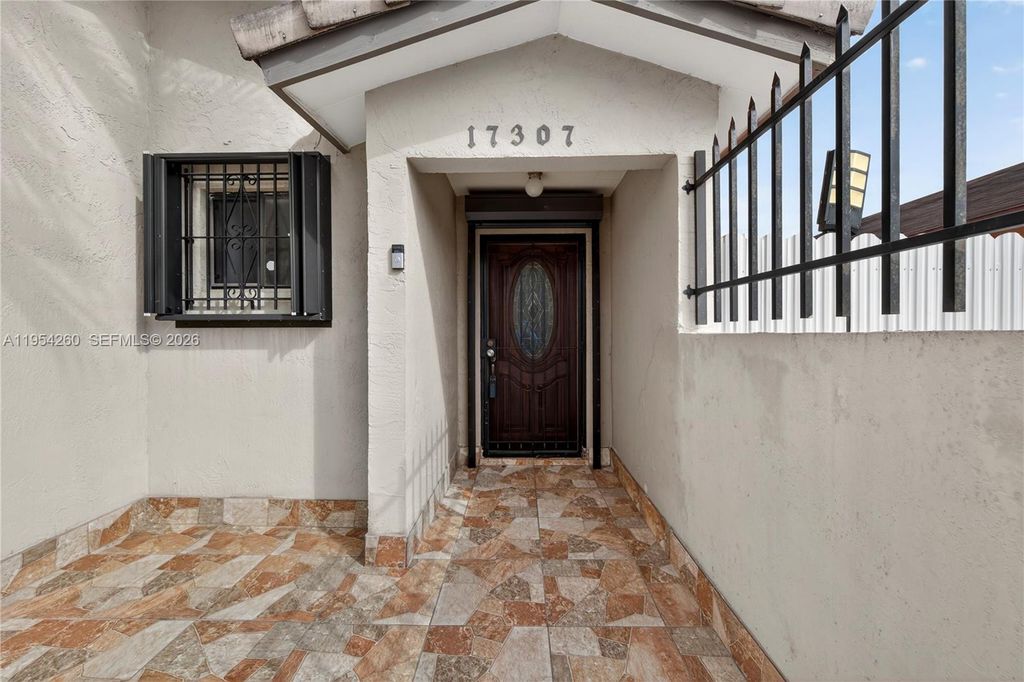Image 6 of property listing at 17307 SW 115th Ave, Miami, FL 33157