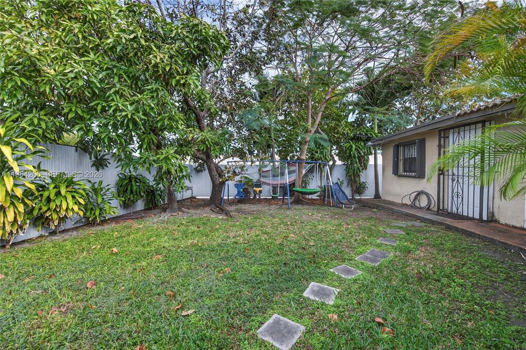 Image 9 of property listing at 17307 SW 115th Ave, Miami, FL 33157