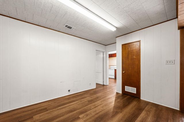 209 3rd Avenue, Columbus, TX 78934