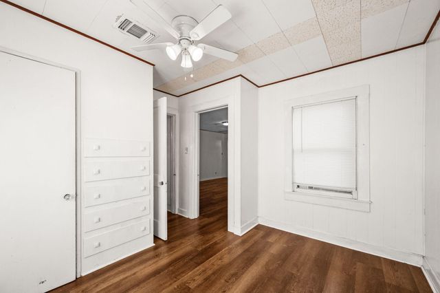 209 3rd Avenue, Columbus, TX 78934