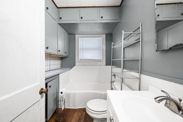 209 3rd Avenue, Columbus, TX 78934