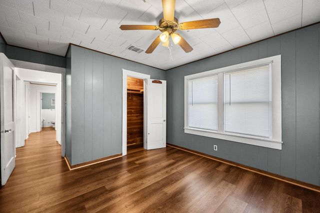 209 3rd Avenue, Columbus, TX 78934