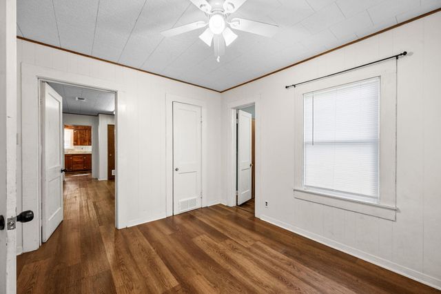 209 3rd Avenue, Columbus, TX 78934