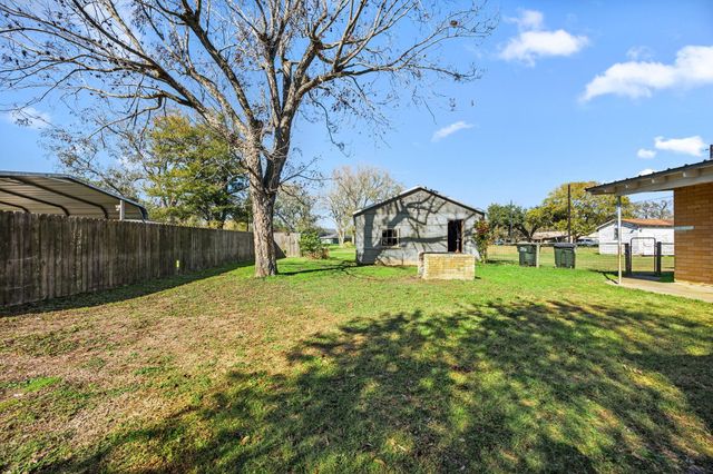 209 3rd Avenue, Columbus, TX 78934