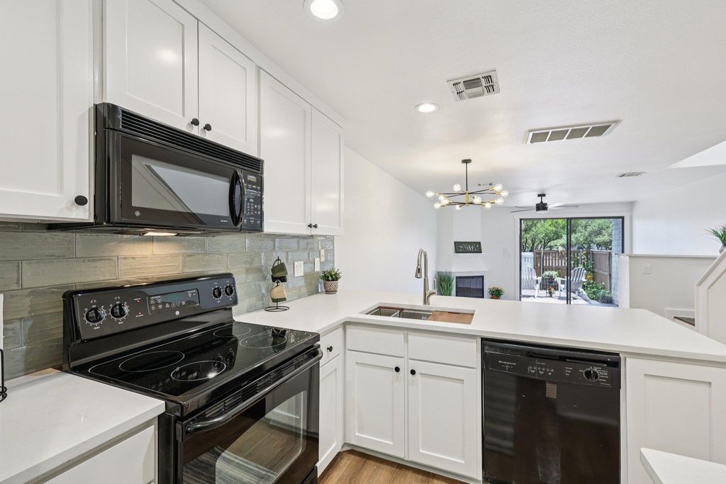 7122 Wood Hollow DR 52, Austin, TX 78731