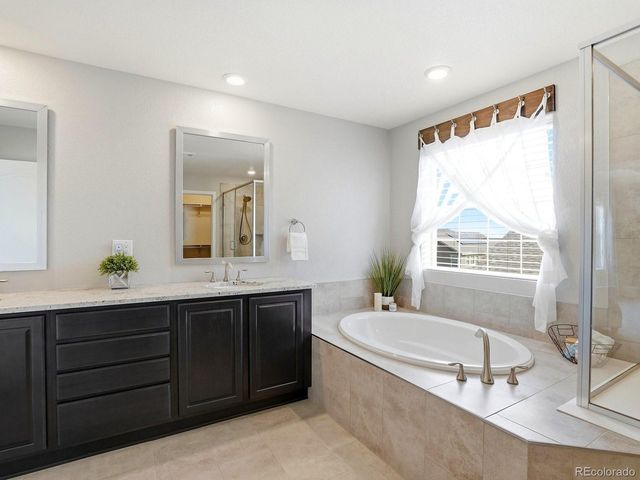 8275 Arapahoe Peak St, Littleton, CO 80125