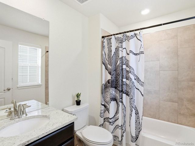 8275 Arapahoe Peak St, Littleton, CO 80125