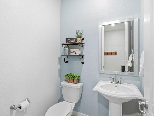 8275 Arapahoe Peak St, Littleton, CO 80125