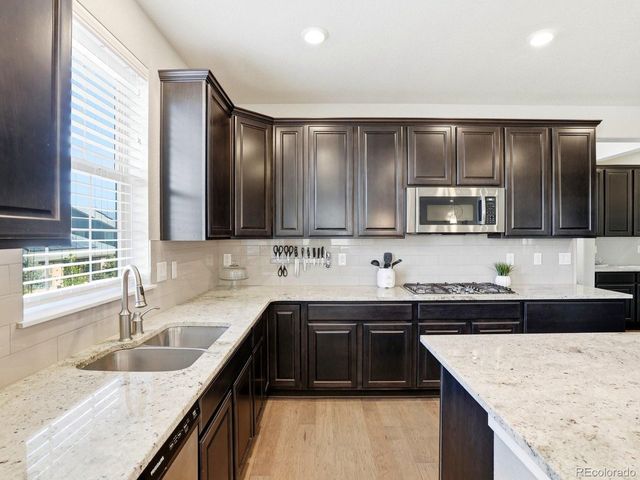 8275 Arapahoe Peak St, Littleton, CO 80125