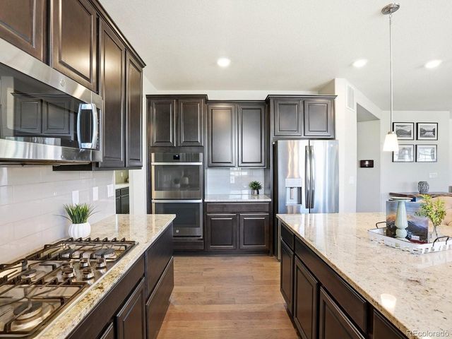 8275 Arapahoe Peak St, Littleton, CO 80125