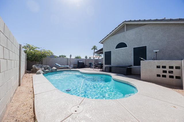 15614 N 34th Street, Phoenix, AZ 85032