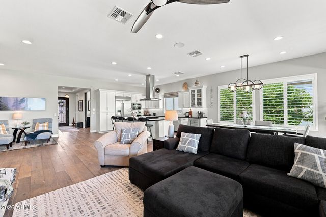 332 E BRACCIANO Avenue, San Tan Valley, AZ 85140
