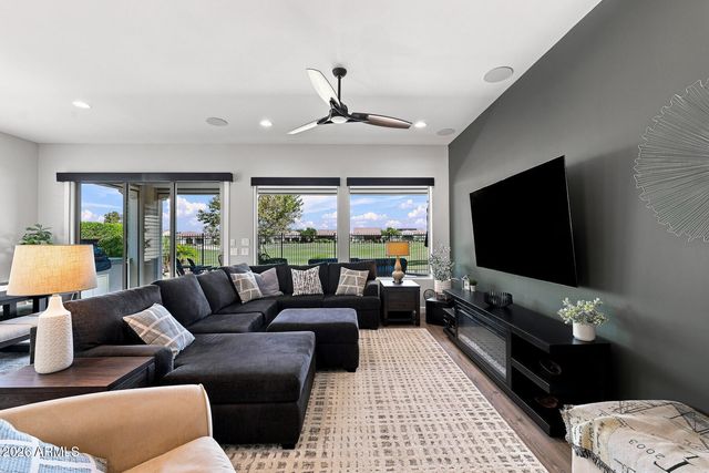 332 E BRACCIANO Avenue, San Tan Valley, AZ 85140