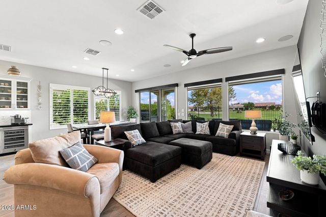 332 E BRACCIANO Avenue, San Tan Valley, AZ 85140