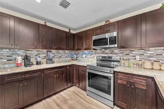 4044 Eastridge Cir, Deerfield Beach, FL 33064