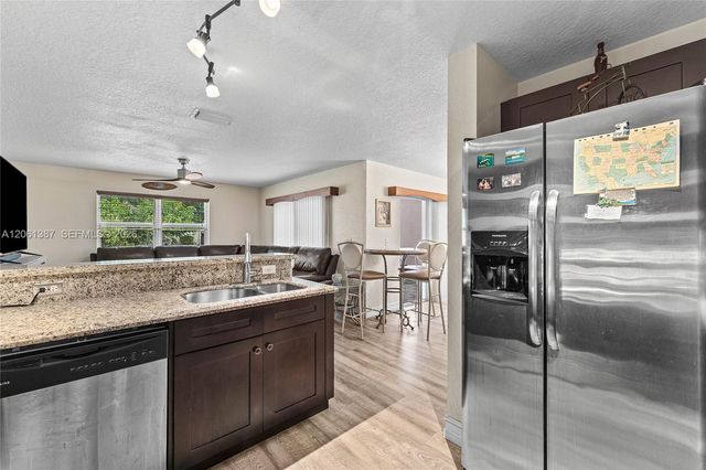4044 Eastridge Cir, Deerfield Beach, FL 33064